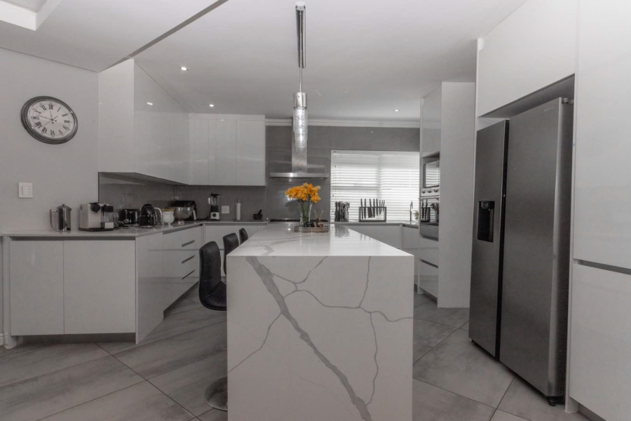 5 Bedroom Property for Sale in Sunset Beach Western Cape